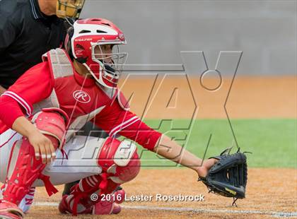 Thumbnail 2 in King vs. Robstown (UIL 4A Regional Quarterfinal) photogallery.