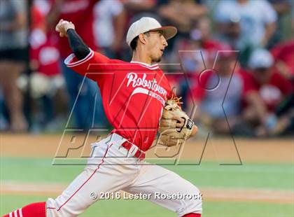 Thumbnail 2 in King vs. Robstown (UIL 4A Regional Quarterfinal) photogallery.