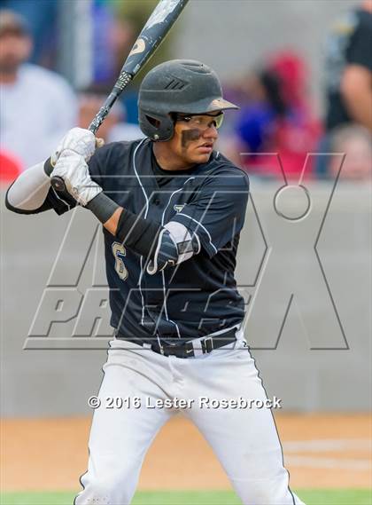Thumbnail 1 in King vs. Robstown (UIL 4A Regional Quarterfinal) photogallery.