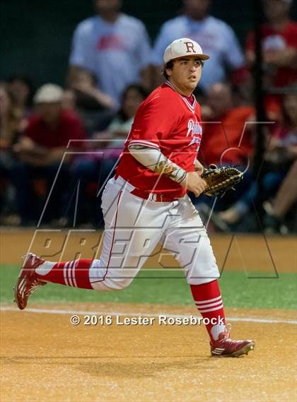 Thumbnail 2 in King vs. Robstown (UIL 4A Regional Quarterfinal) photogallery.