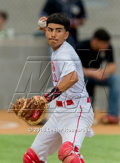 Thumbnail 3 in King vs. Robstown (UIL 4A Regional Quarterfinal) photogallery.