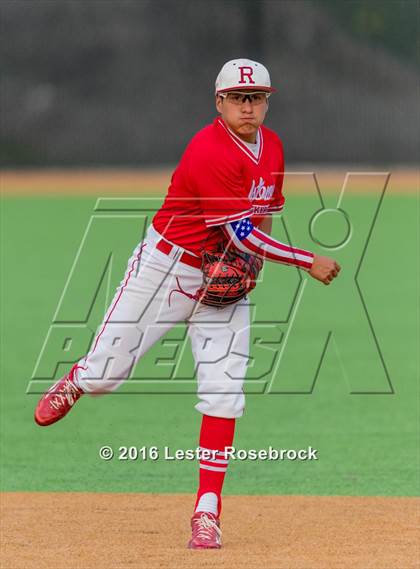 Thumbnail 2 in King vs. Robstown (UIL 4A Regional Quarterfinal) photogallery.