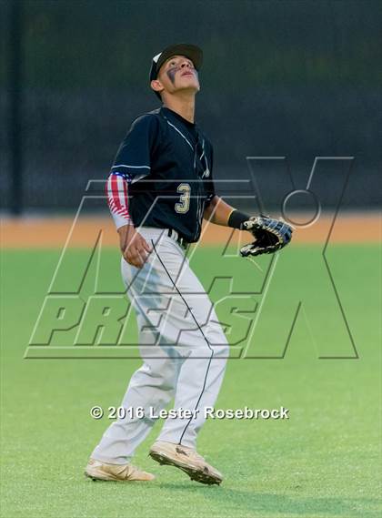 Thumbnail 2 in King vs. Robstown (UIL 4A Regional Quarterfinal) photogallery.