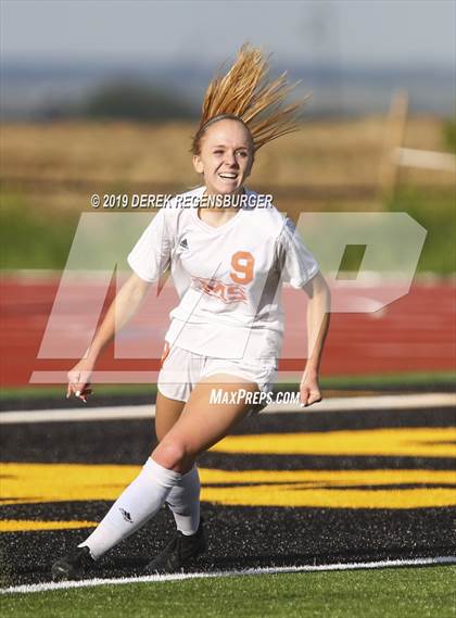 Thumbnail 2 in Vail Mountain vs Prospect Ridge Academy (CHSAA 3A Quarterfinal) photogallery.