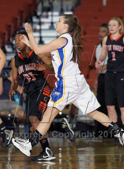 Thumbnail 3 in Brock vs. Centerville (UIL 2A Semifinal) photogallery.