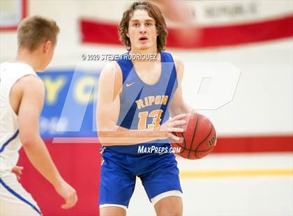 Thumbnail 1 in Ripon Christian vs. South Tahoe photogallery.