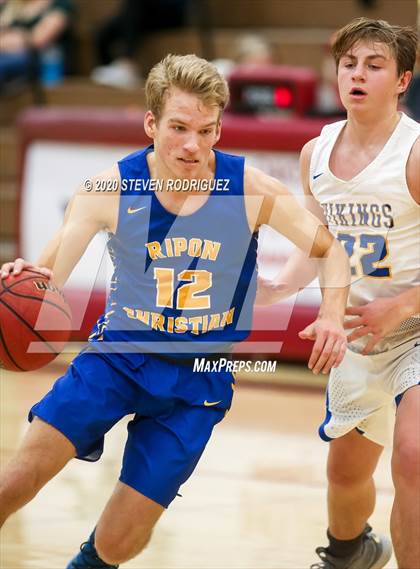 Thumbnail 1 in Ripon Christian vs. South Tahoe photogallery.