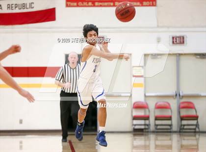 Thumbnail 2 in Ripon Christian vs. South Tahoe photogallery.