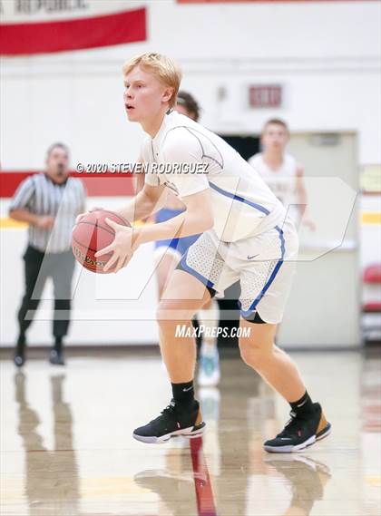 Thumbnail 2 in Ripon Christian vs. South Tahoe photogallery.
