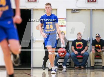 Thumbnail 2 in Ripon Christian vs. South Tahoe photogallery.