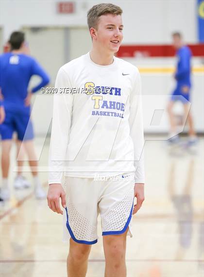 Thumbnail 3 in Ripon Christian vs. South Tahoe photogallery.