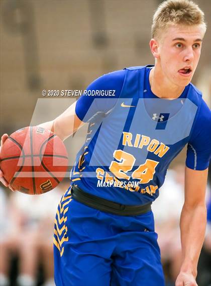 Thumbnail 2 in Ripon Christian vs. South Tahoe photogallery.