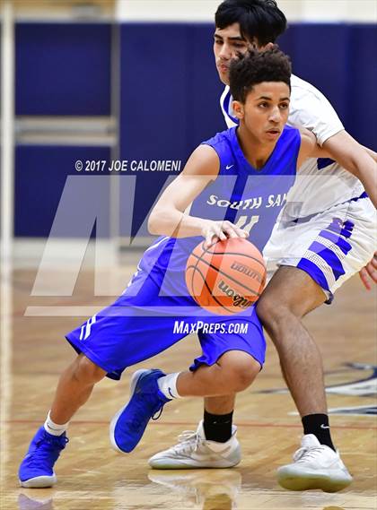 Thumbnail 3 in South San Antonio Vs San Antonio Memorial (SAISD Invitational) photogallery.