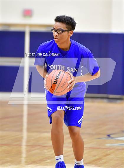 Thumbnail 3 in South San Antonio Vs San Antonio Memorial (SAISD Invitational) photogallery.
