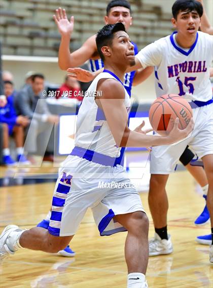 Thumbnail 1 in South San Antonio Vs San Antonio Memorial (SAISD Invitational) photogallery.