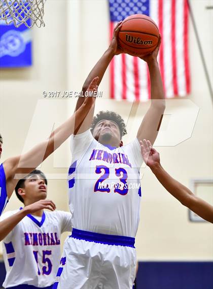 Thumbnail 3 in South San Antonio Vs San Antonio Memorial (SAISD Invitational) photogallery.