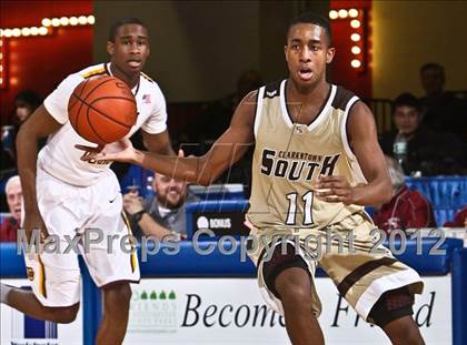 Thumbnail 3 in Clarkstown South vs Mt. Vernon (Section 1 Class AA Semifinal) photogallery.