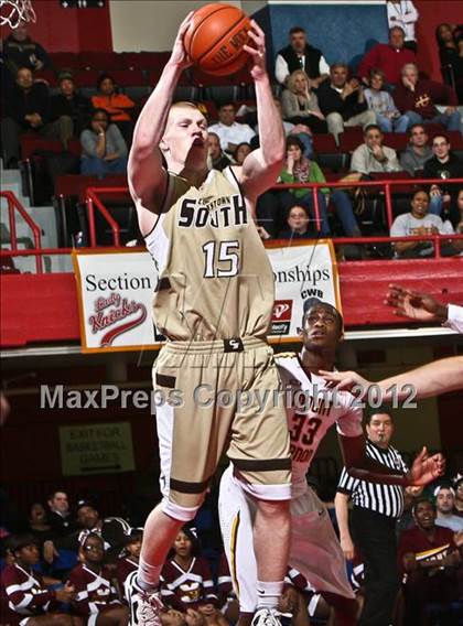 Thumbnail 3 in Clarkstown South vs Mt. Vernon (Section 1 Class AA Semifinal) photogallery.