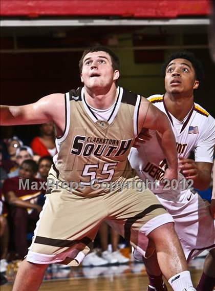 Thumbnail 2 in Clarkstown South vs Mt. Vernon (Section 1 Class AA Semifinal) photogallery.