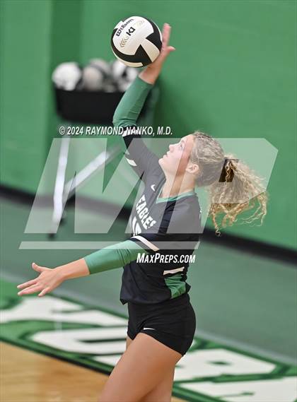 Thumbnail 3 in Zionsville vs McCutcheon photogallery.