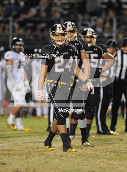 Thumbnail 2 in Servite vs. JSerra Catholic photogallery.