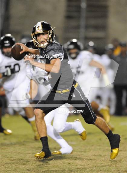 Thumbnail 1 in Servite vs. JSerra Catholic photogallery.