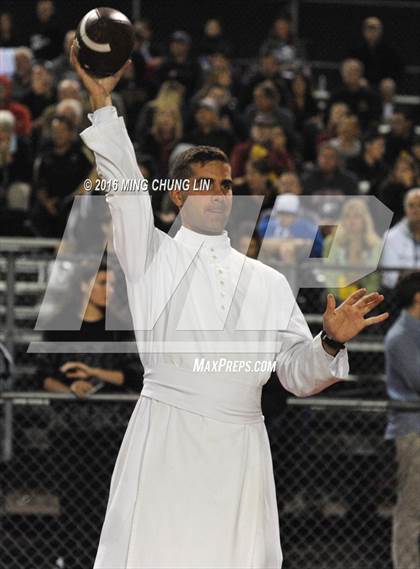 Thumbnail 2 in Servite vs. JSerra Catholic photogallery.