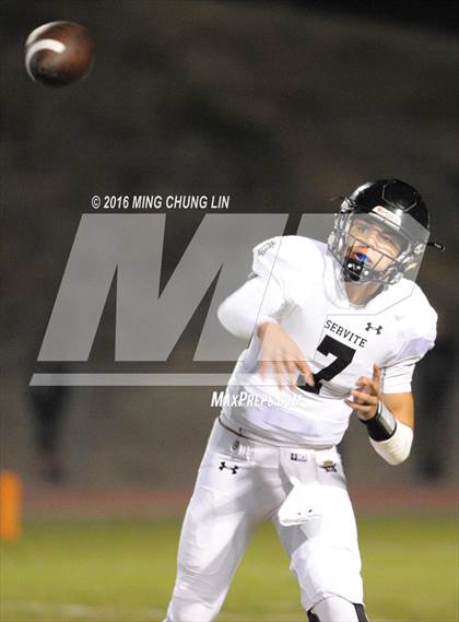 Thumbnail 2 in Servite vs. JSerra Catholic photogallery.