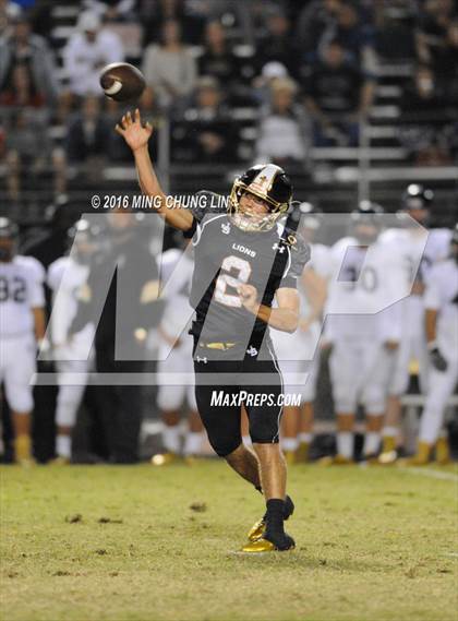 Thumbnail 2 in Servite vs. JSerra Catholic photogallery.