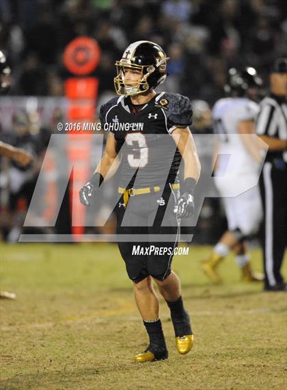 Thumbnail 2 in Servite vs. JSerra Catholic photogallery.