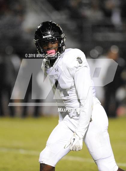 Thumbnail 1 in Servite vs. JSerra Catholic photogallery.