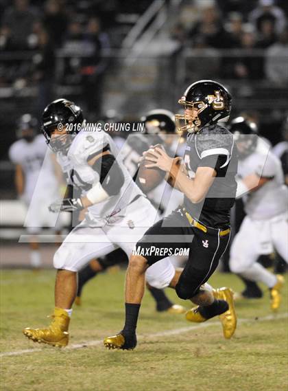 Thumbnail 1 in Servite vs. JSerra Catholic photogallery.
