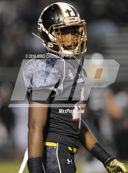 Thumbnail 2 in Servite vs. JSerra Catholic photogallery.