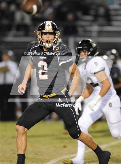 Thumbnail 2 in Servite vs. JSerra Catholic photogallery.