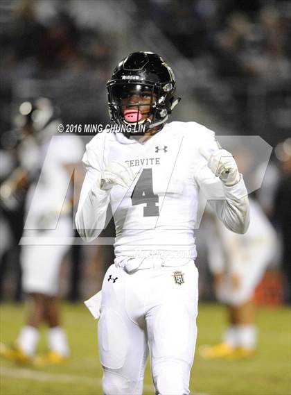 Thumbnail 3 in Servite vs. JSerra Catholic photogallery.
