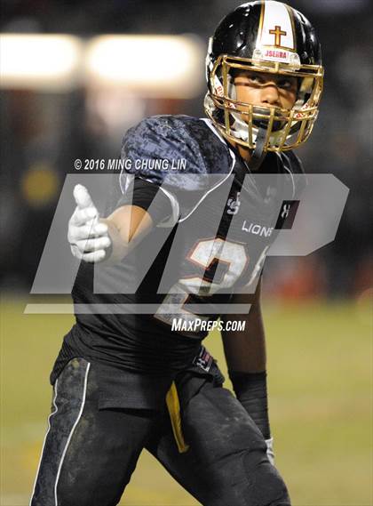 Thumbnail 3 in Servite vs. JSerra Catholic photogallery.