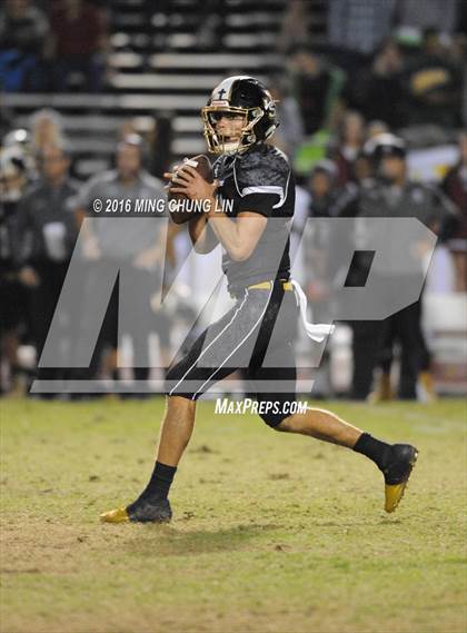 Thumbnail 1 in Servite vs. JSerra Catholic photogallery.