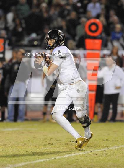 Thumbnail 2 in Servite vs. JSerra Catholic photogallery.