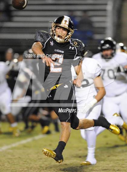 Thumbnail 2 in Servite vs. JSerra Catholic photogallery.