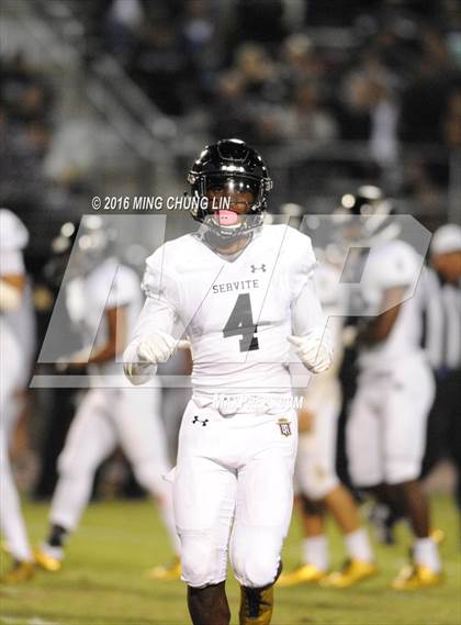 Thumbnail 2 in Servite vs. JSerra Catholic photogallery.
