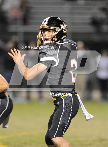 Thumbnail 2 in Servite vs. JSerra Catholic photogallery.
