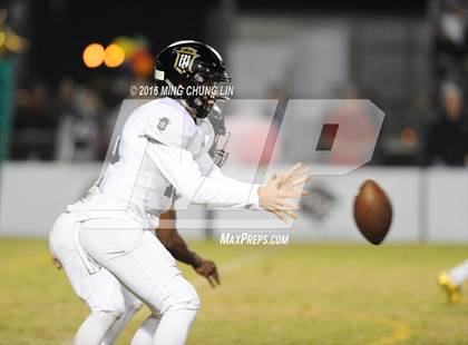 Thumbnail 3 in Servite vs. JSerra Catholic photogallery.