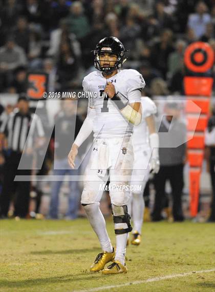 Thumbnail 3 in Servite vs. JSerra Catholic photogallery.