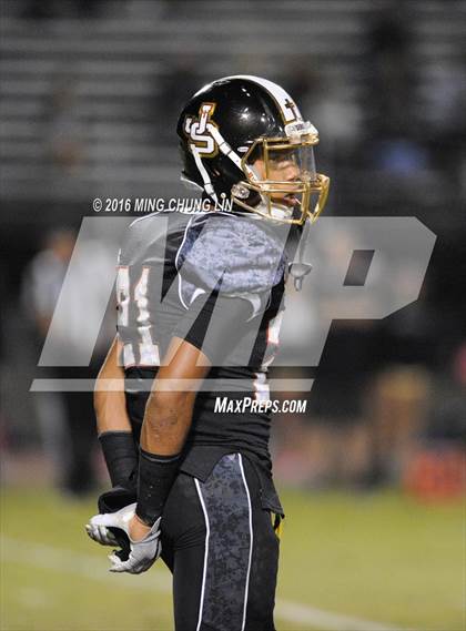 Thumbnail 2 in Servite vs. JSerra Catholic photogallery.
