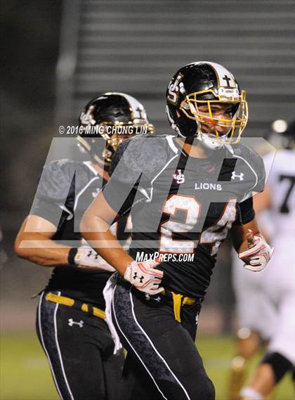 Thumbnail 2 in Servite vs. JSerra Catholic photogallery.