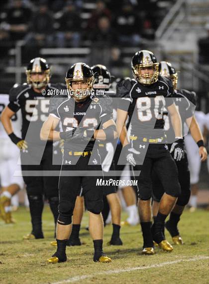 Thumbnail 3 in Servite vs. JSerra Catholic photogallery.