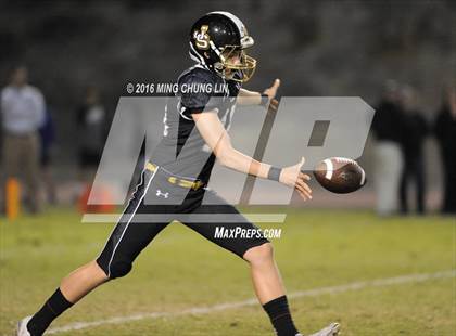 Thumbnail 2 in Servite vs. JSerra Catholic photogallery.