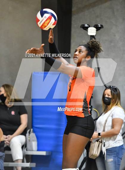 Thumbnail 1 in Dr. Phillips vs. Hoover (Nike Tournament of Champions) photogallery.