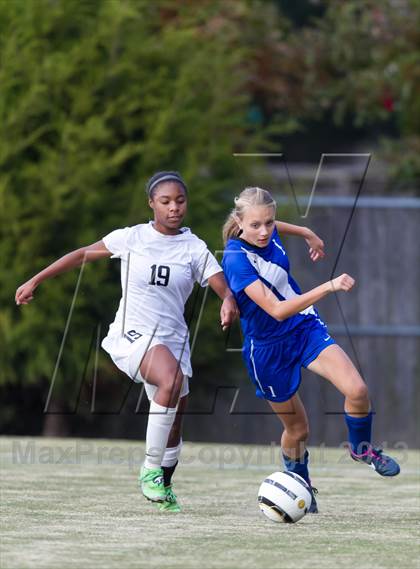 Thumbnail 3 in Bolton @ Houston (TSSAA Division 1 AAA Sectional) photogallery.