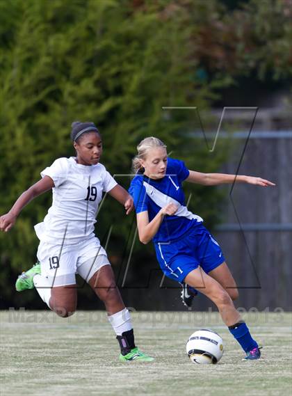 Thumbnail 2 in Bolton @ Houston (TSSAA Division 1 AAA Sectional) photogallery.